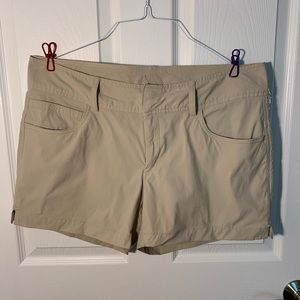 Womens Eddie Bauer Travex Cargo Shorts. Size 12, khaki